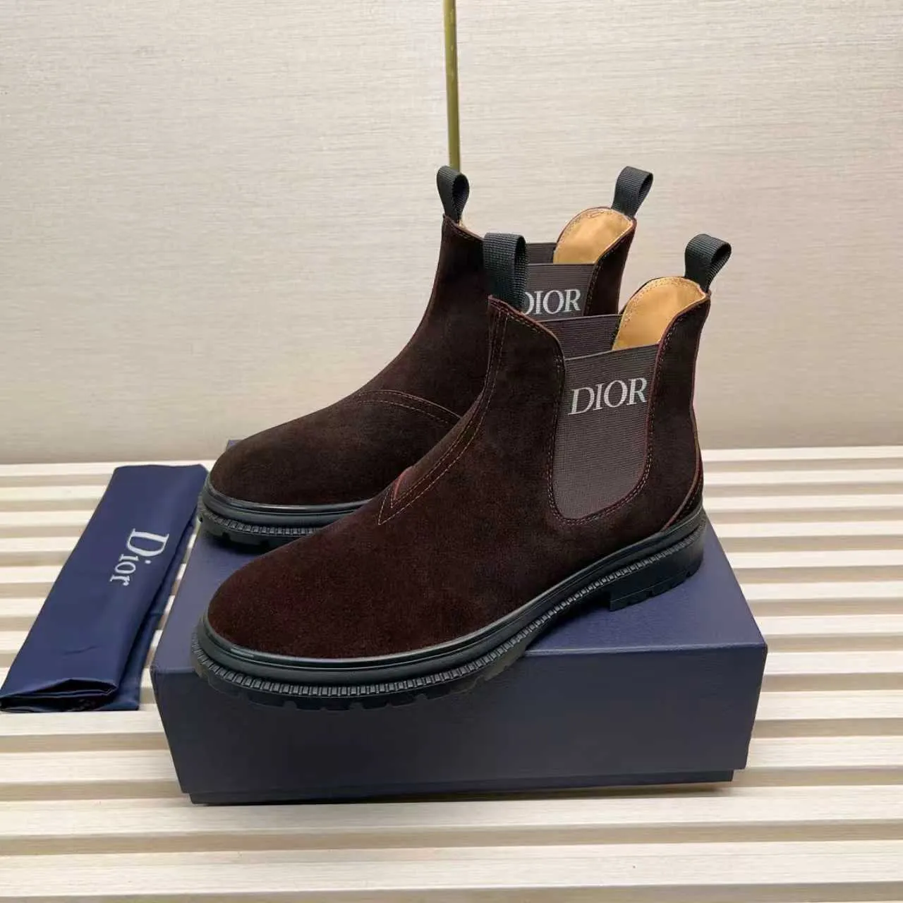 Men's Shoes 💰480 Dior A practical choice that combines protection with classic style. Made from durable Rugged Calf leather, it's tumbled and hand-finished to create a soft suede feel with a rich texture. Elastic side panels and subtle cutouts are inspired by the classic Chelsea boot. Leather upper and lining with Kummel tabs at front and rear, rubber outsole